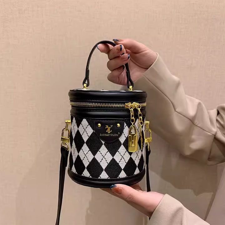 2024 Trendy Rhombus Bucket Crossbody: Small Fashion Handbag