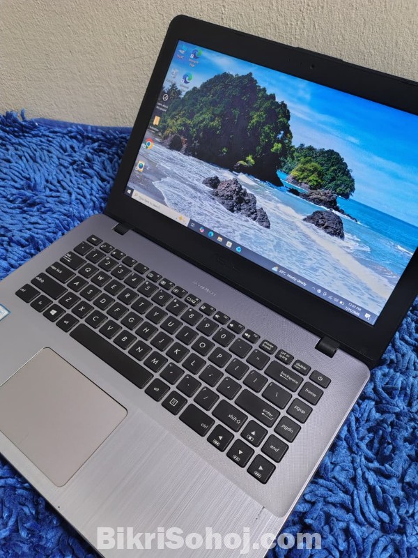 Asus P553UA Core i5/6th Gen 4GB 128GB SSD