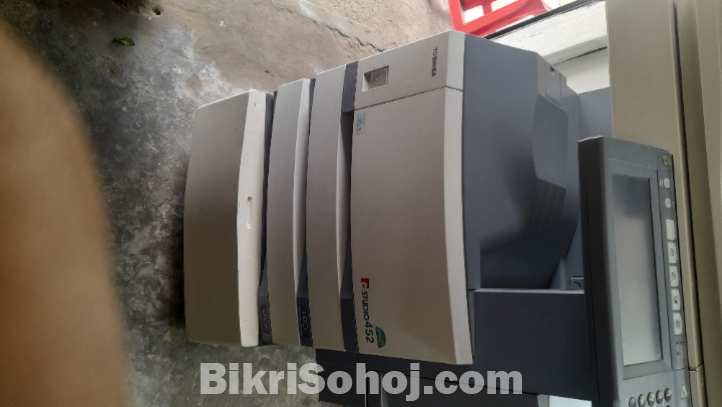 Toshiba-452 মডেলের  ডিজিটাল ফটোকপি মেশিন বিক্রয় হবে।