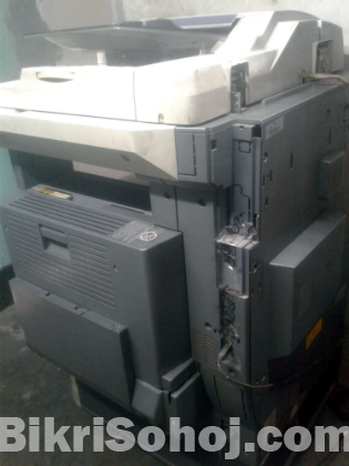 Running Toshiba E Studio 453 Photocopy Machine