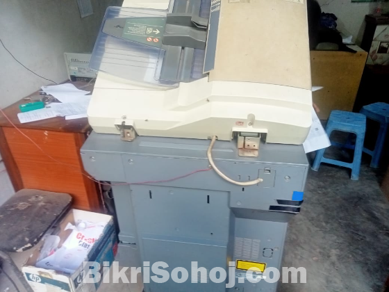 TOSHIBA E-STUDIO 282 PHOTOCOPY MACHINE.