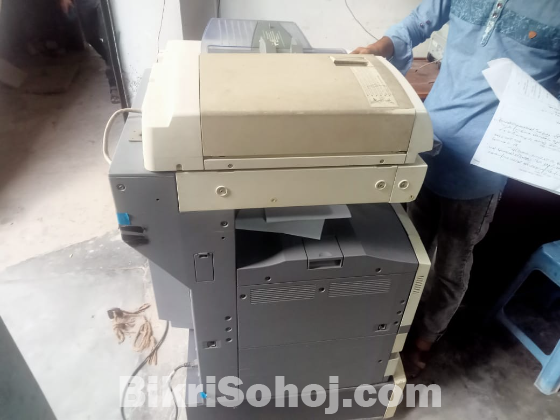 TOSHIBA E-STUDIO 282 PHOTOCOPY MACHINE.