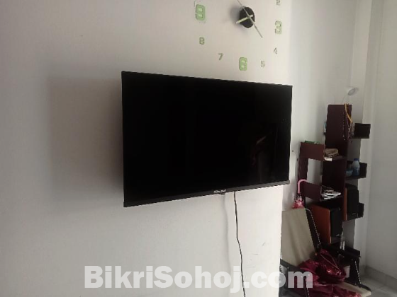 Hisense 32 inches smart TV