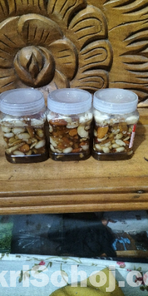 হানিনাট/মধু মাখানা