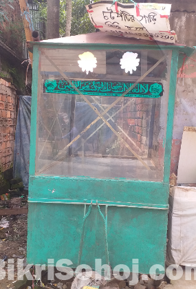 একটি চটপটি ফুসকার লোহার তৈরি মজবুত গাড়ি বিক্রি হবে