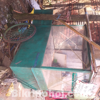 একটি চটপটি ফুসকার লোহার তৈরি মজবুত গাড়ি বিক্রি হবে