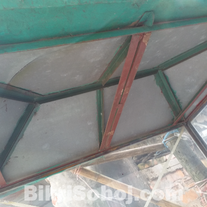 একটি চটপটি ফুসকার লোহার তৈরি মজবুত গাড়ি বিক্রি হবে