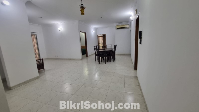 Spacious Ready Flat for Sale in Banani