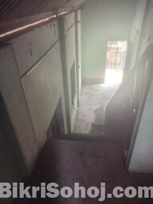 খাস জায়গা সহ বাড়ি বিক্রি