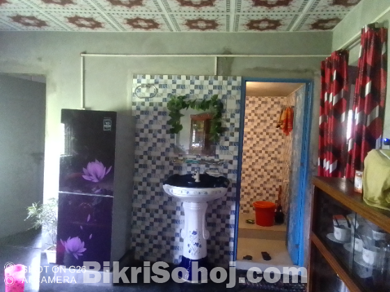 দুই তলা ফাউন্ডেশন সহ একতলা পাকা বাড়ি বিক্রি হবে