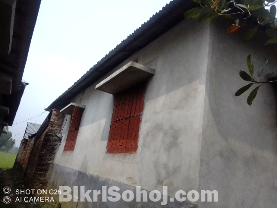 দুই তলা ফাউন্ডেশন সহ একতলা পাকা বাড়ি বিক্রি হবে