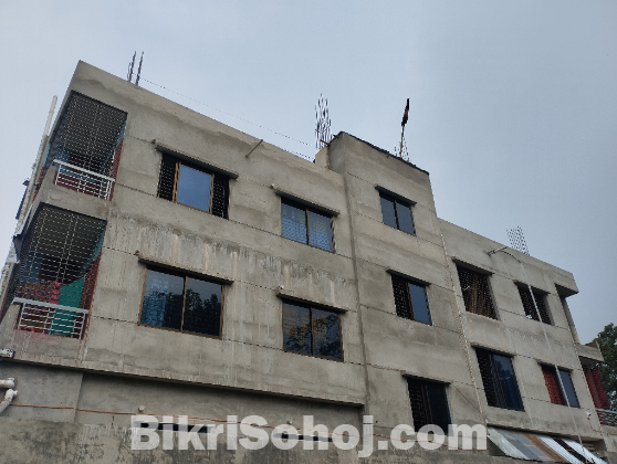 জরুরী ভিত্তিতে জায়গা সহ বাড়ি বিক্রয় করা হবে