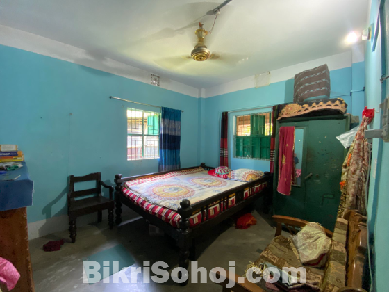 বাড়ি সহ জমি বিক্রয়।
