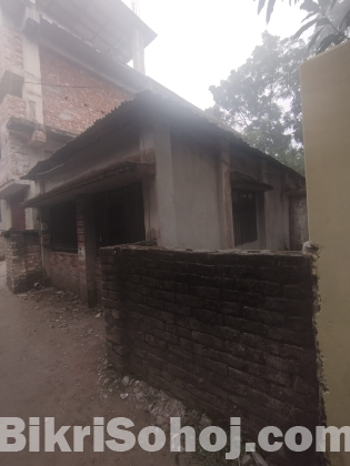 ২.১৫ শতাংশ জমিসহ টিনসেড আধাপাকা বাড়ি বিক্রয় করা হইবে