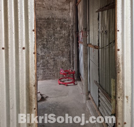 টিনের ঘর বিক্রি করা হবে