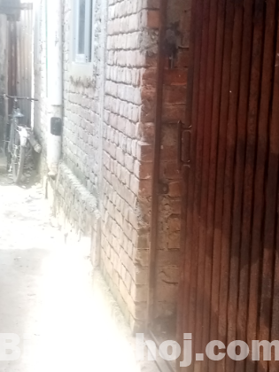 মাইজদীতে রেডিমেড তিনতলা বাড়ি বিক্রি।