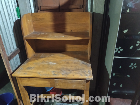 সেগুন কাঠের টেবিল