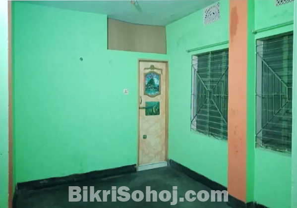 ২ রুমের ফ্ল্যাট বিক্রি হবে।