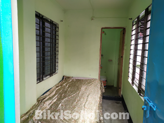 দোতলায় ১ রুমের বাসা ভাড়া