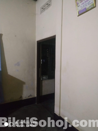 সাবলেট একরুম ভাড়া দেওয়া হবে।