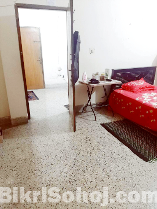 1BIG ROOM RENT Female/Family (Semi Sublet)