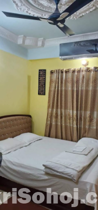 Per day, per week and per month room rent is available