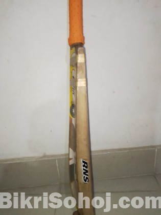 A good Condition Cricket Instruments