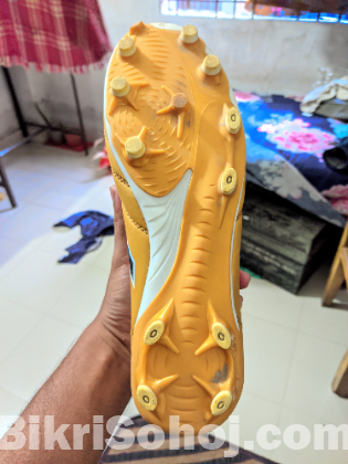 ফুটবল বুট