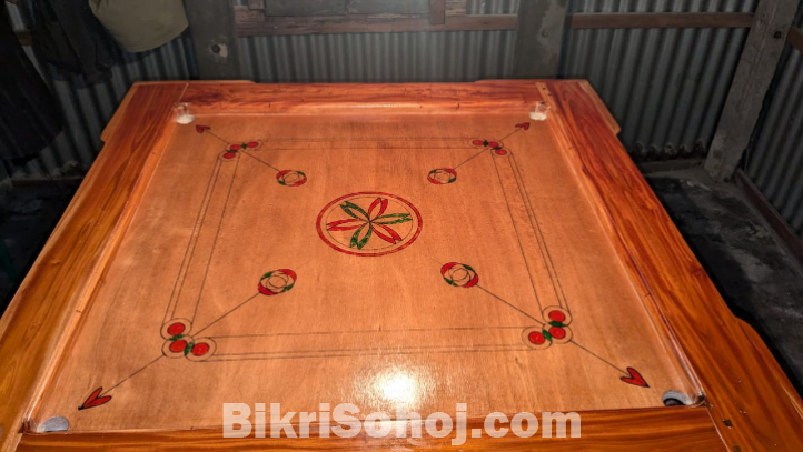Carrom board