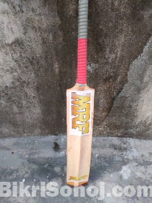 Ihsaan customized bat