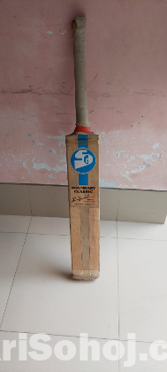 Kashmir willow cricket bat