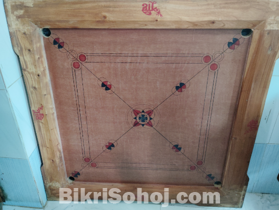 Carrom board