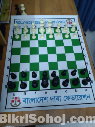 chess set with extra queens
