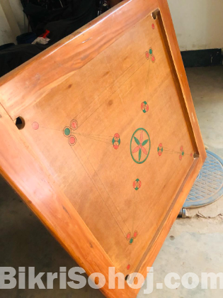 Carrom board