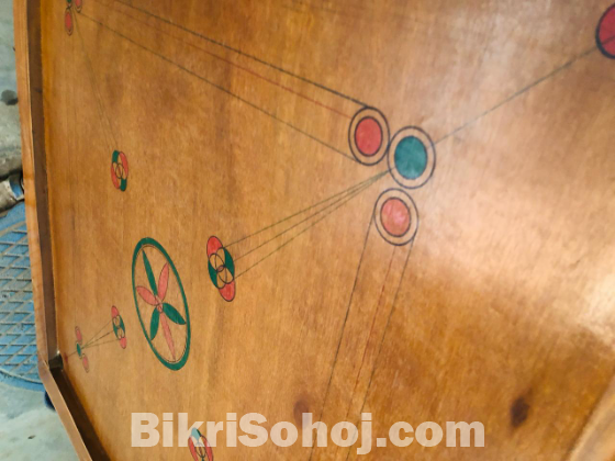 Carrom board