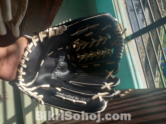 Baseball gloves