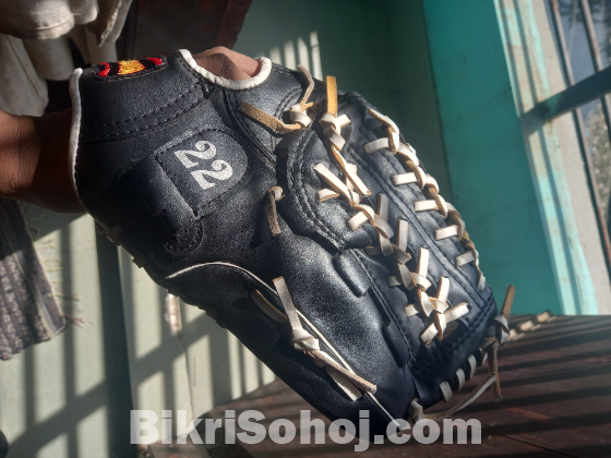 Baseball gloves