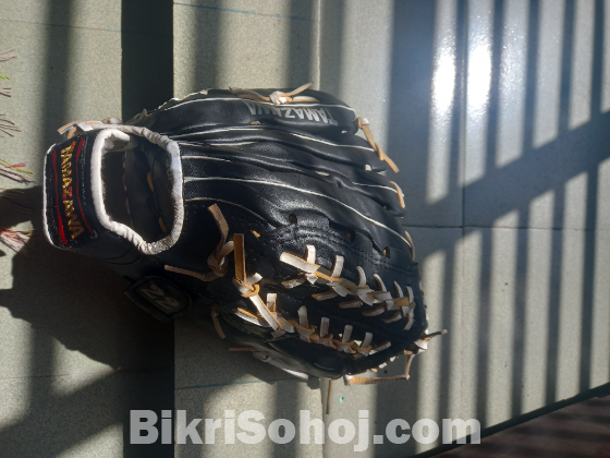 Baseball gloves