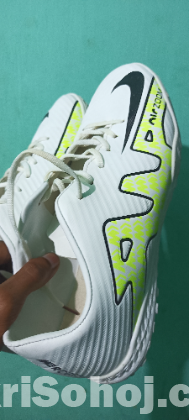 Shoes turf