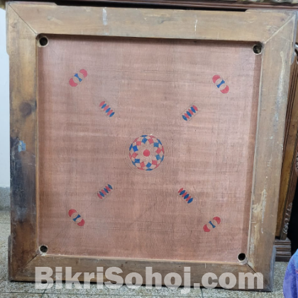Carrom board
