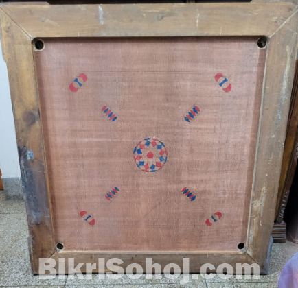 Carrom board
