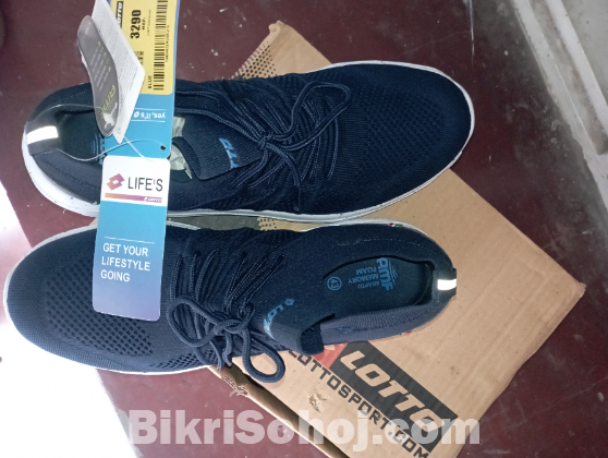 Original Lotto Super Light Running Shoe –
