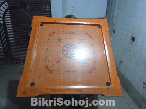Carrom bord