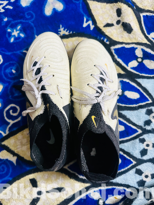 Turf Shoe— Rarely Used