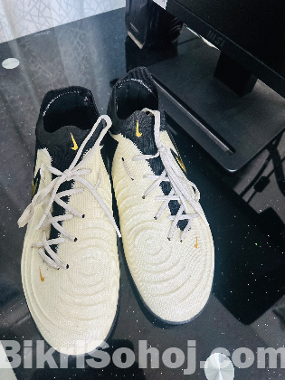 Turf Shoe— Rarely Used