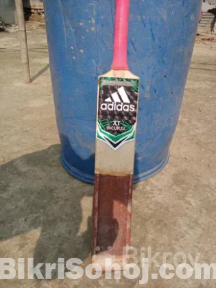 Cricket bat
