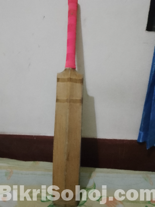 অরিজিনাল CA plus 5000 মডেলের ক্রিকেট ব্যাট বিক্রি হবে