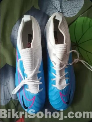 Nike Phantom Gx Pro Tf Football Shoes. Blue and White.