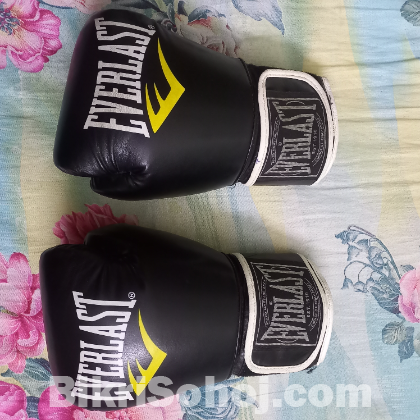 Boxing gloves and headgear