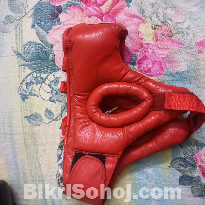 Boxing gloves and headgear